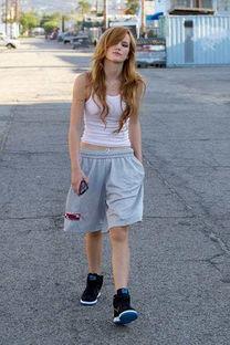 街拍裙子吃瓜,裙子下的吃瓜瞬间