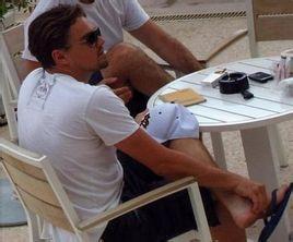 抠脚大汉吃瓜,揭秘娱乐圈幕后故事