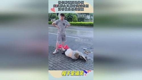 情侣在家吃瓜拍照,情侣在家吃瓜拍照，记录温馨日常