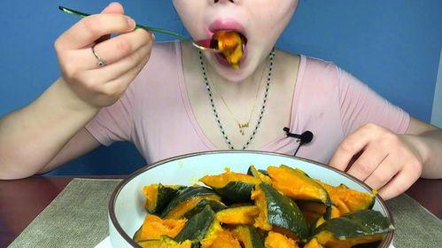 三妹吃贝贝瓜,三妹的贝贝瓜美食之旅