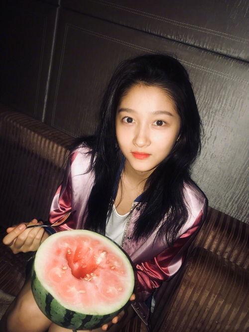 真人吃瓜图片,揭秘明星们的“瓜田”趣事