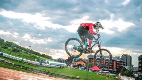 滑雪车车吃瓜,揭秘冬季运动中的趣味瞬间