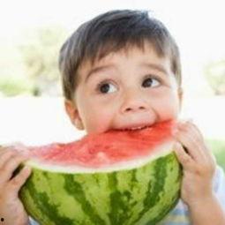 宝宝吃瓜头像搞笑,笑料横生，萌态十足！