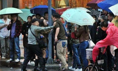 南充吃瓜打架事件,一场网络热议下的现实冲突解析